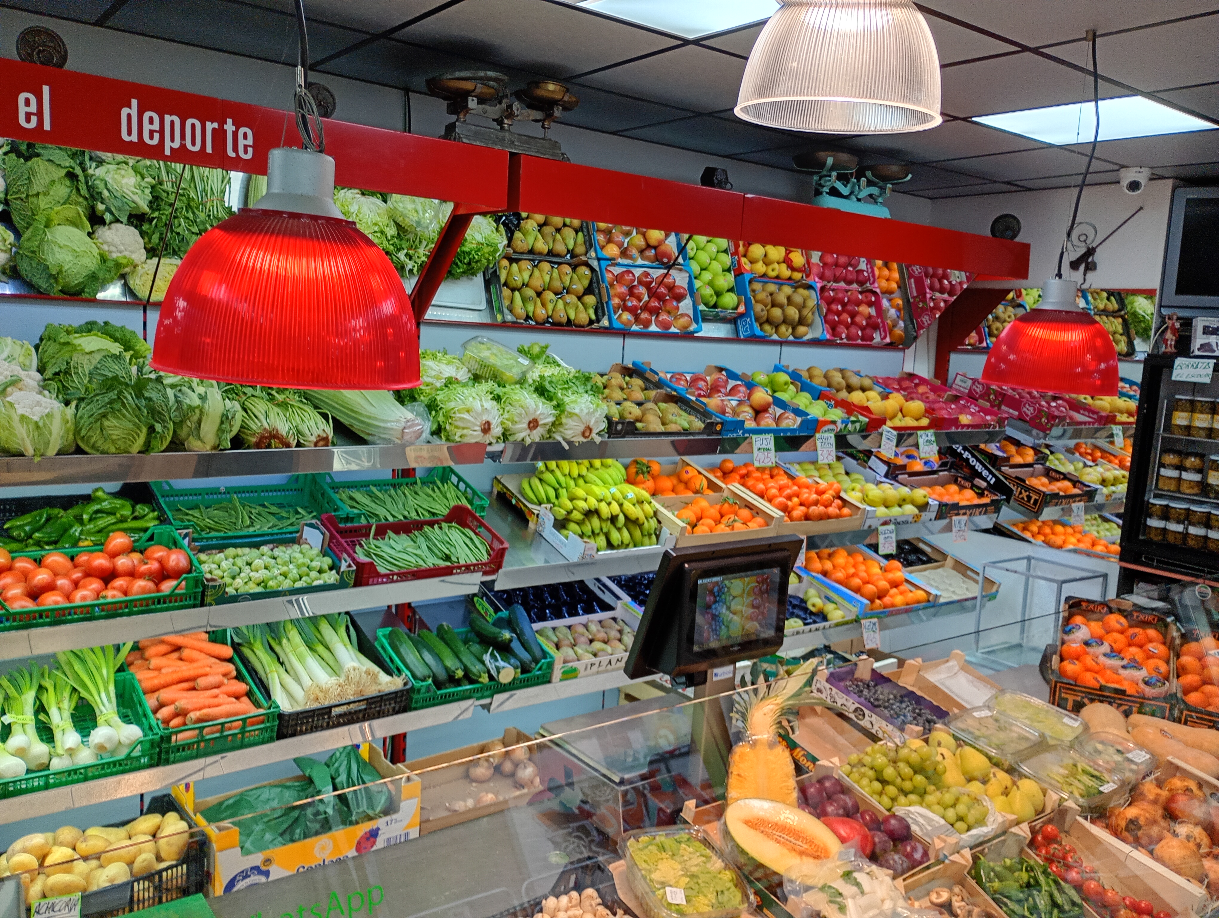 Nuestra frutería: fruta y verdura de temporada seleccionada cada mañana